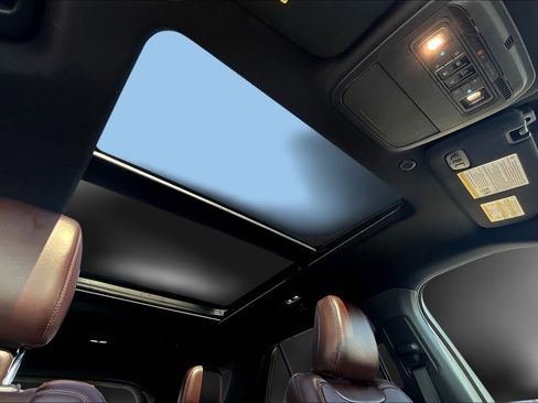 Used 2020 Ford Explorer Platinum w/ Premium Technology Package image 30