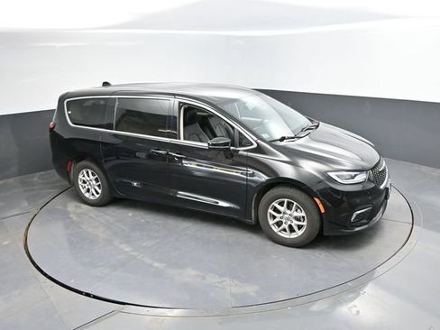 Used 2024 Chrysler Pacifica Touring-L FWD image 36