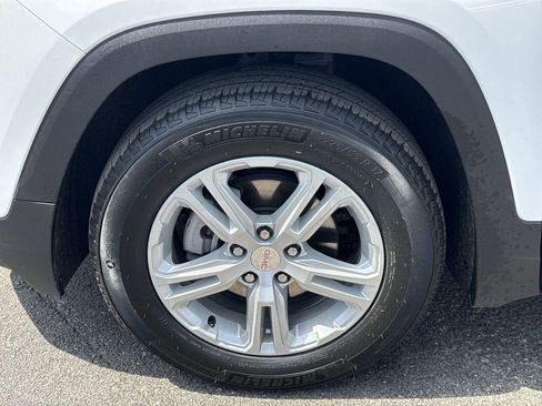 Used 2024 GMC Terrain SLE FWD image 10