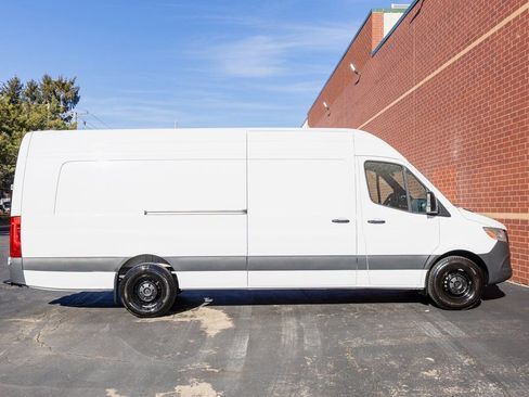 Used 2025 Mercedes-Benz Sprinter 2500 image 25