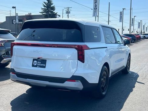 Certified 2026 Kia Carnival FWD image 9