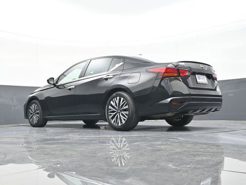 Used 2024 Nissan Altima 2.5 SV image 39