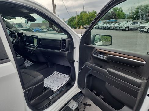 Certified 2024 Chevrolet Silverado 1500 RST w/ Z71 Off-Road Package AWD/4WD image 32