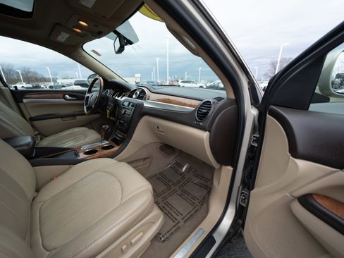 Used 2010 Buick Enclave CXL image 25