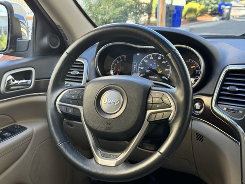 Used 2018 Jeep Grand Cherokee Limited image 28