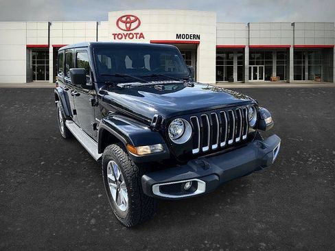 Used 2022 Jeep Wrangler Unlimited Sahara AWD/4WD image 3