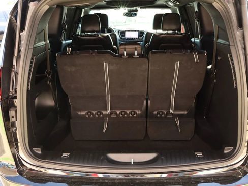Used 2025 Chrysler Pacifica Limited FWD image 44
