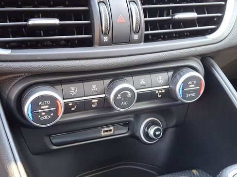 Used 2024 Alfa Romeo Giulia Veloce image 10