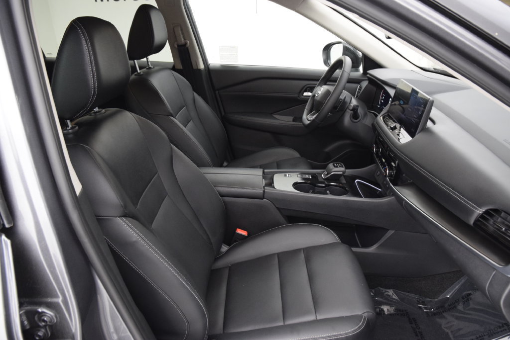 Used 2026 Nissan Rogue SL FWD image 16