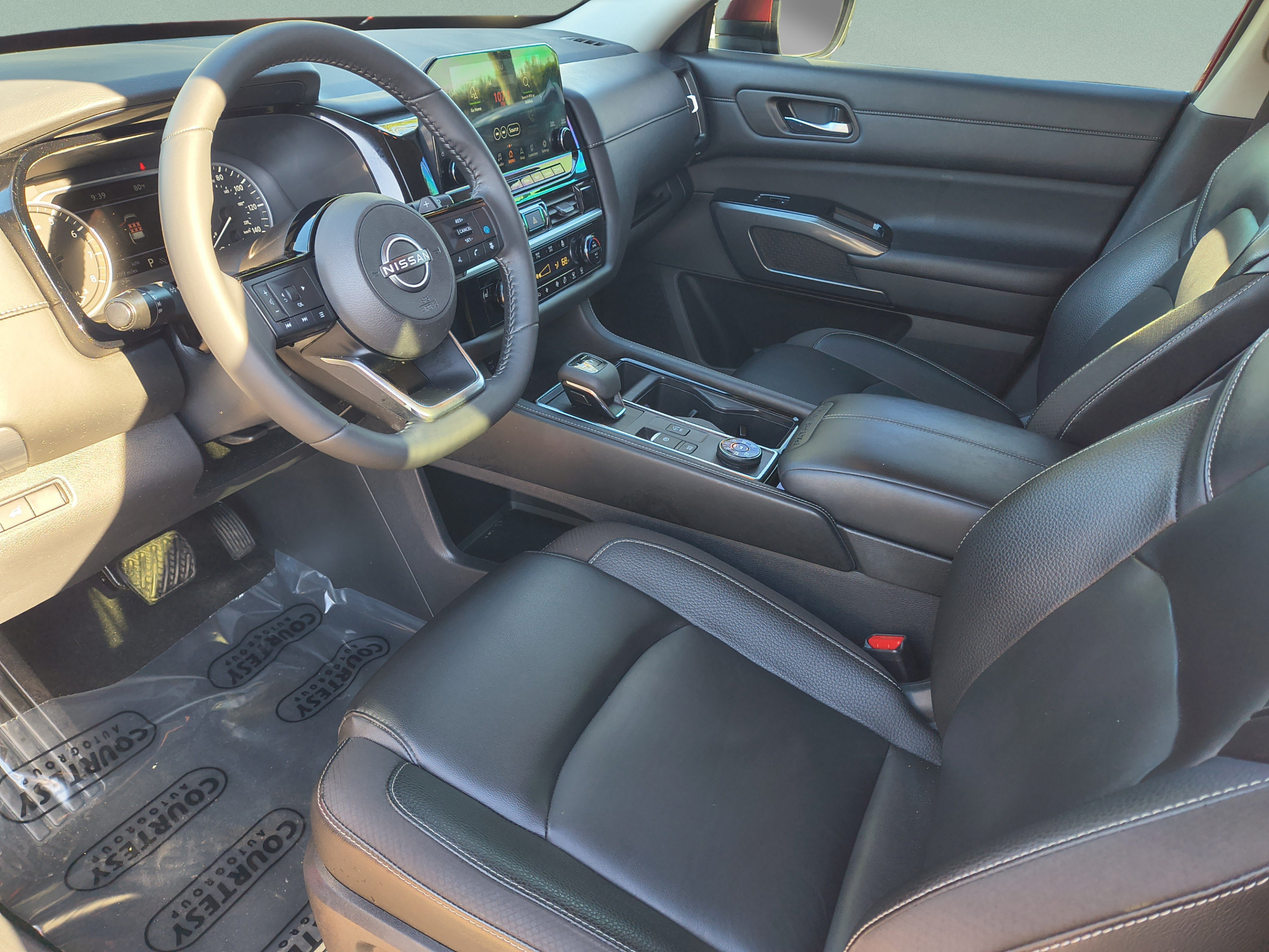 Certified 2023 Nissan Pathfinder SL w/ Black Appearance Package AWD/4WD image 18