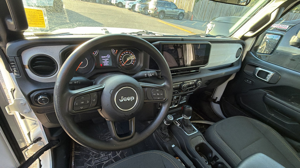 Used 2024 Jeep Gladiator Sport AWD/4WD image 9
