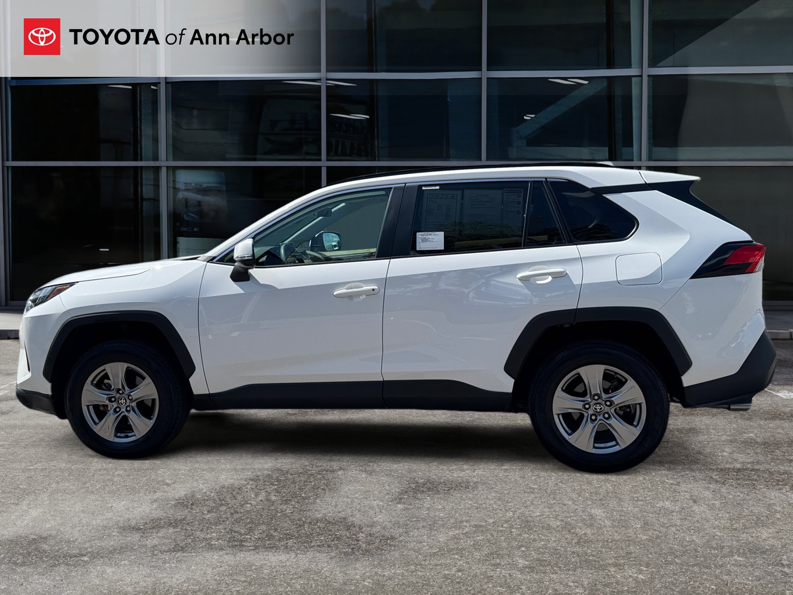 Used 2025 Toyota RAV4 XLE AWD/4WD image 8