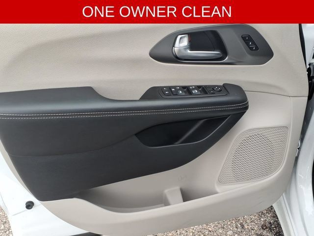 Used 2024 Chrysler Pacifica Touring-L FWD image 9