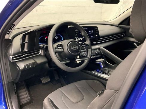 Certified 2024 Hyundai Elantra SE image 11