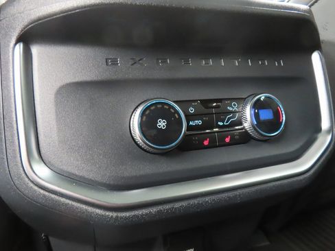 Used 2025 Ford Expedition Tremor image 11