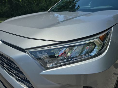 Used 2019 Toyota RAV4 Limited w/ Cold Weather Package FWD image 31