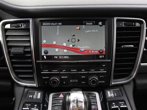 Used 2013 Porsche Panamera GTS image 32