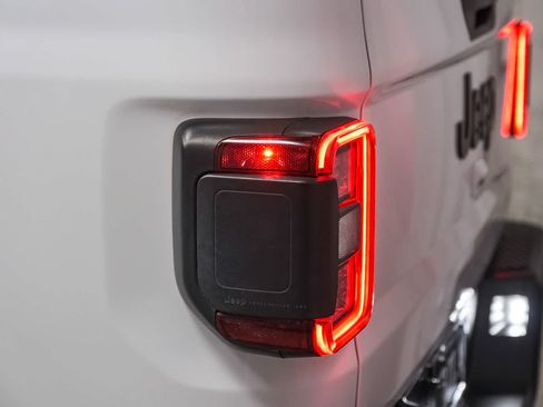 Used 2021 Jeep Gladiator Sport AWD/4WD image 7