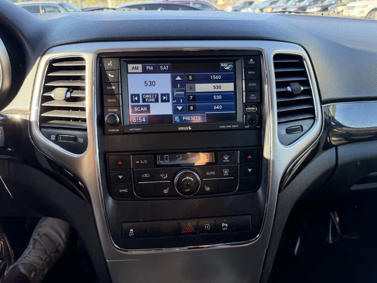 Used 2012 Jeep Grand Cherokee Laredo RWD image 13