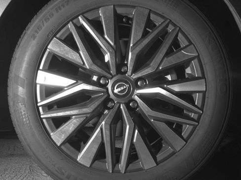 Used 2025 Nissan Altima 2.5 SV FWD image 13