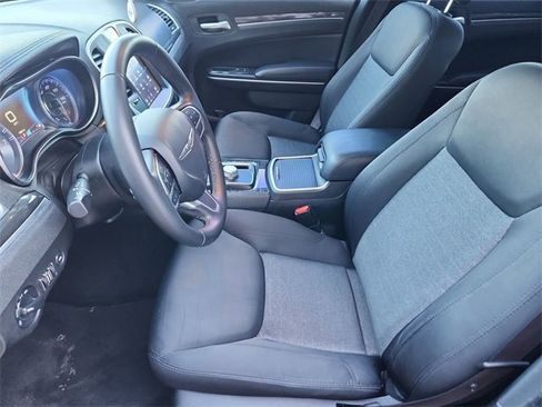 Used 2020 Chrysler 300 Touring w/ Sport Appearance Package image 20