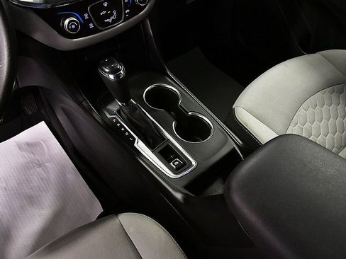 Used 2018 Chevrolet Equinox LT image 21