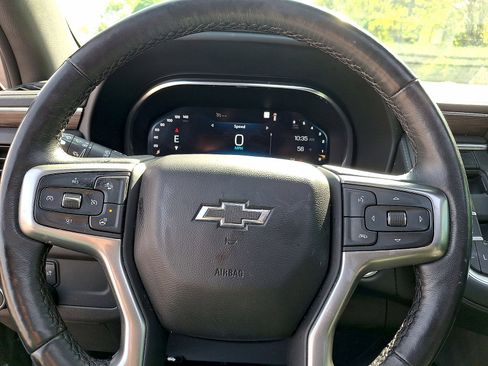 Used 2022 Chevrolet Suburban Z71 w/ Luxury Package AWD/4WD image 16