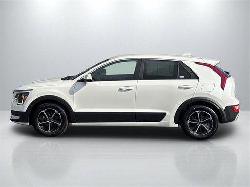 Certified 2025 Kia Niro LX image 4