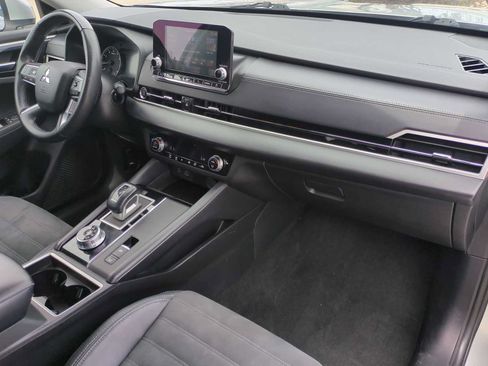 Used 2023 Mitsubishi Outlander SE FWD image 28
