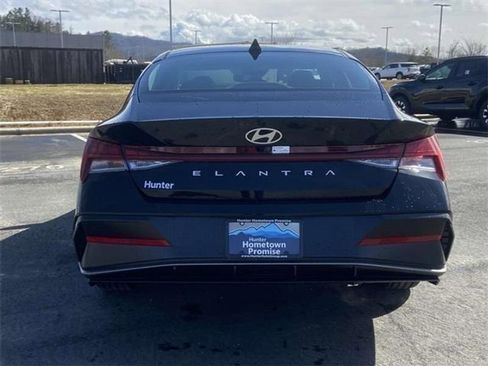 Used 2025 Hyundai Elantra SEL image 21