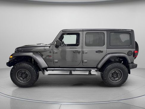 Used 2018 Jeep Wrangler Unlimited Sahara image 2