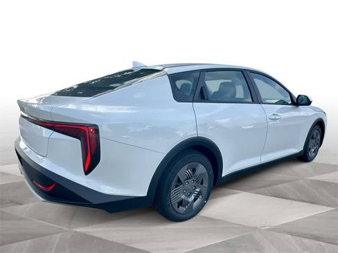 New 2025 Kia K4 LX image 8