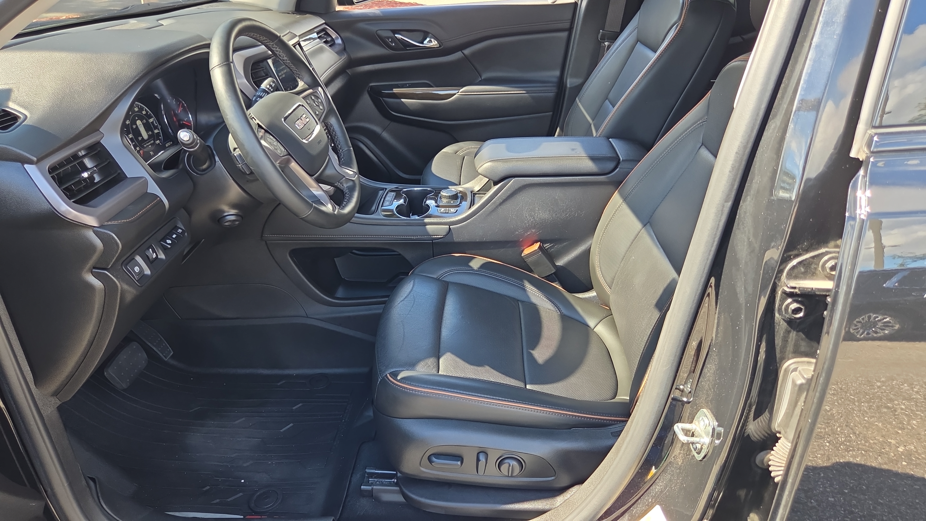 Certified 2023 GMC Acadia AT4 w/ Technology Package AWD/4WD image 9