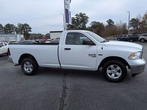 Used 2022 RAM 1500 Classic SLT image 2