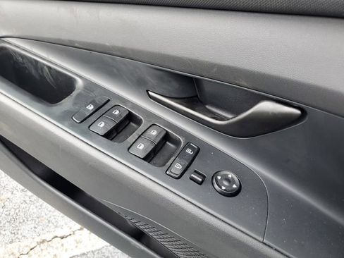 Used 2025 Hyundai Elantra Sport image 30