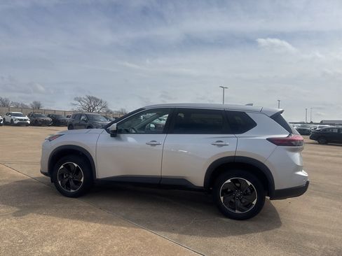 Certified 2025 Nissan Rogue SV image 13