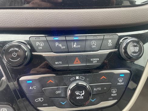 Used 2020 Chrysler Pacifica Touring-L Plus w/ Advanced Safetytec Group image 26