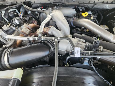 Used 2022 Ford F250 Lariat w/ Lariat Ultimate Package AWD/4WD image 32