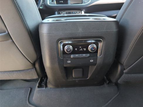 Used 2024 GMC Yukon XL SLT image 24