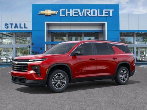 Used 2026 Chevrolet Traverse LT w/ Driver Confidence Package FWD image 2