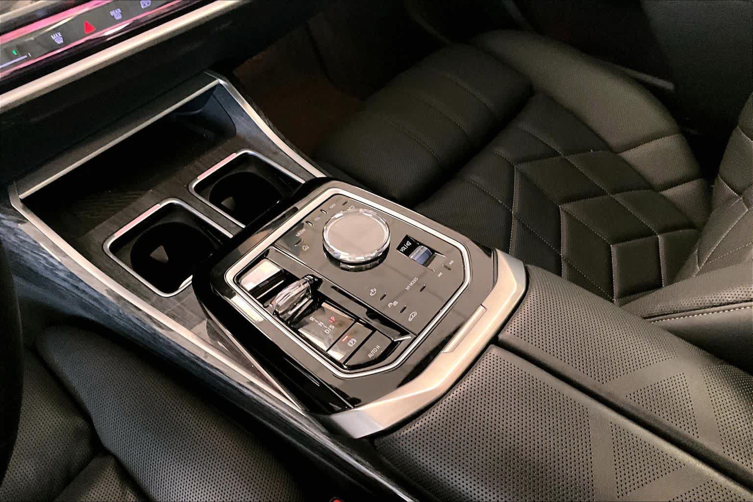 Used 2023 BMW 760i xDrive AWD/4WD image 15