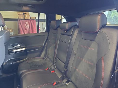Used 2022 Mercedes-Benz GLB 250 4MATIC image 17