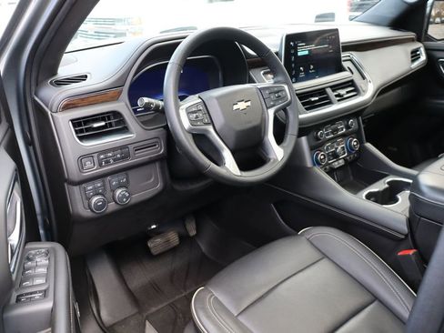 Used 2023 Chevrolet Suburban Premier image 14