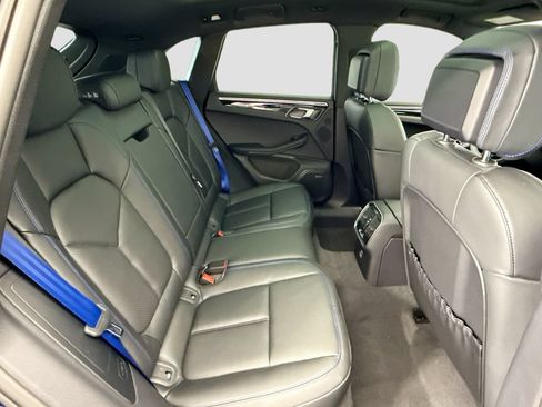 Used 2026 Porsche Macan AWD/4WD image 23