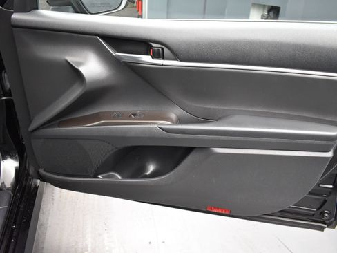 Used 2021 Toyota Camry LE FWD image 18