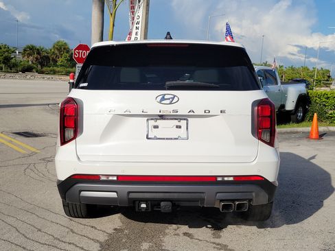 Used 2024 Hyundai Palisade SEL w/ Premium Package FWD image 6