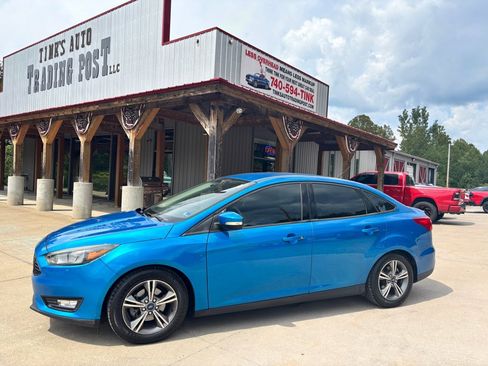 Used 2016 Ford Focus SE FWD image 1