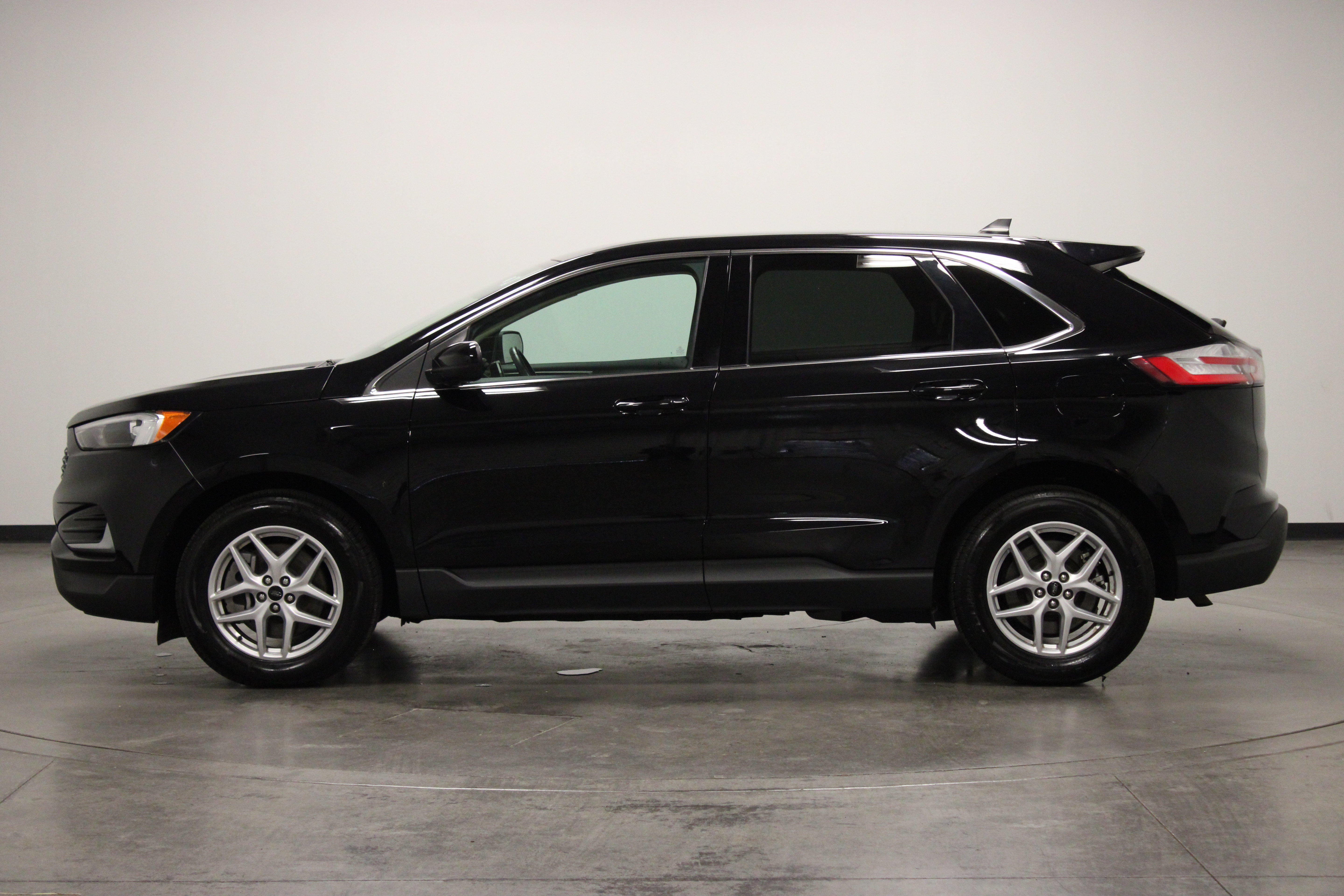 Used 2024 Ford Edge SEL AWD/4WD image 5