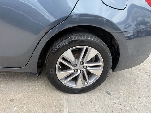 Used 2015 Toyota Corolla LE FWD image 35