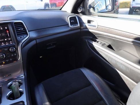 Used 2018 Jeep Grand Cherokee Altitude image 20